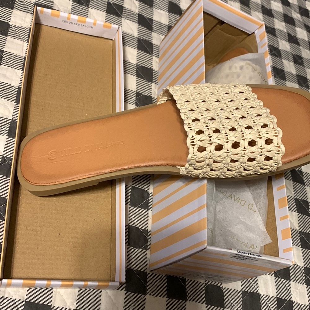 Beige sandals size 10